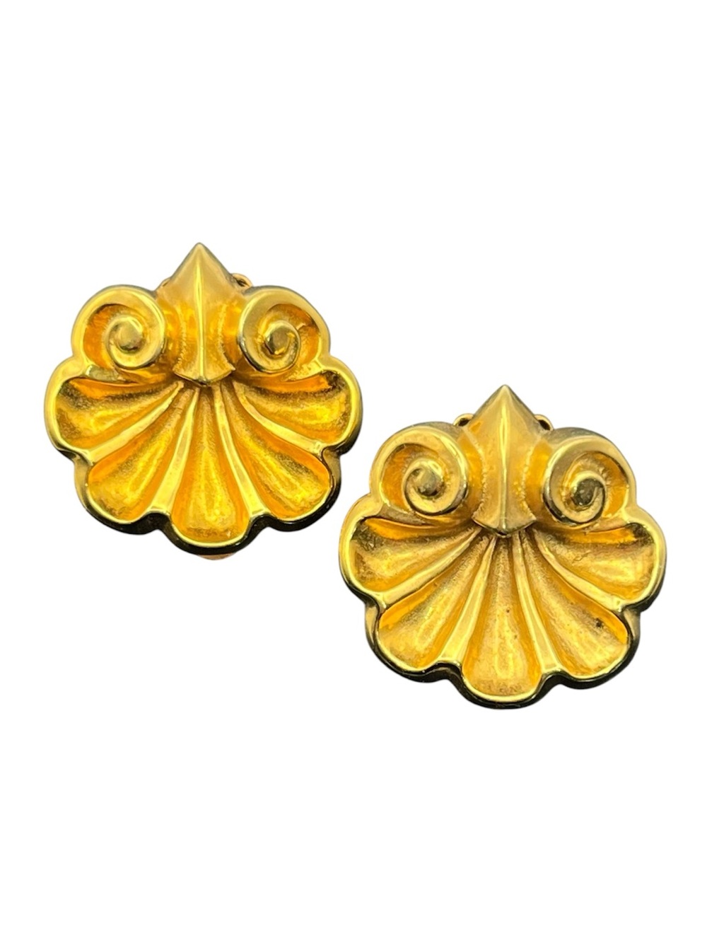 MMA 1990 Sedue Metropolitan Museum of Art gold tone shell clip-on earrings